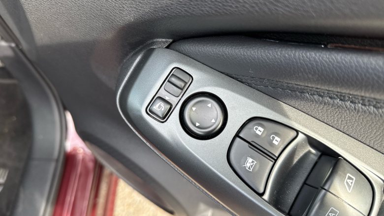 Nissan Juke 1.0 DiG-T N-Connecta 5dr Petrol Hatchback